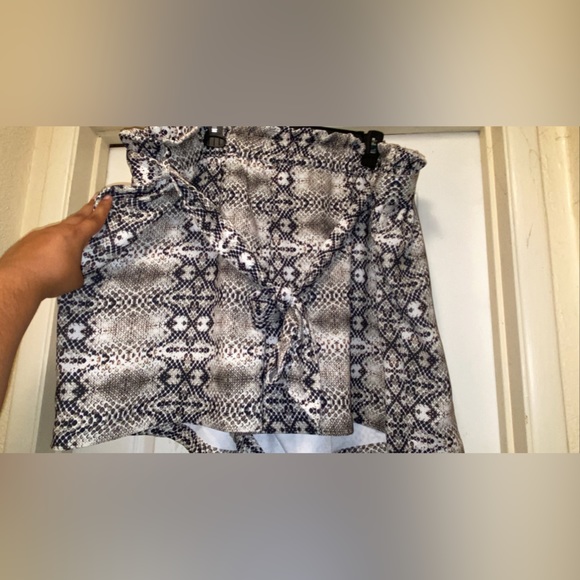 Women’s Plus size Shorts - Picture 2 of 3